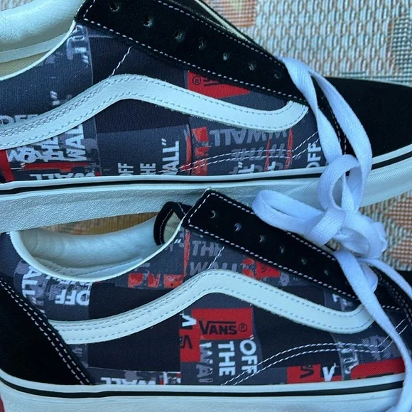 Vans Men’s Old Skool
(Packing Tape) Black/Red/
VN0A4U3BWZ4
Sneakers - Picture 11 of 16